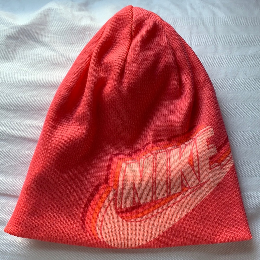 Nike Women’s two styles in one beanie
